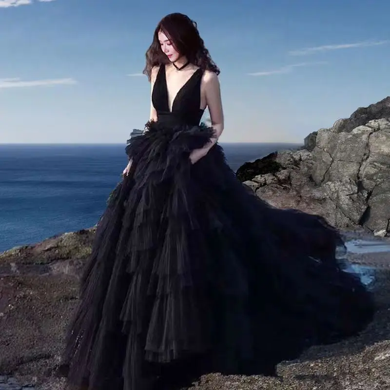 Елегантни черни сватбени рокли с дълбоко V-образно деколте и накъдрен, пищни червена рокля на принцеса за сватбени партита, сшитое по поръчка Vestido De Noiva