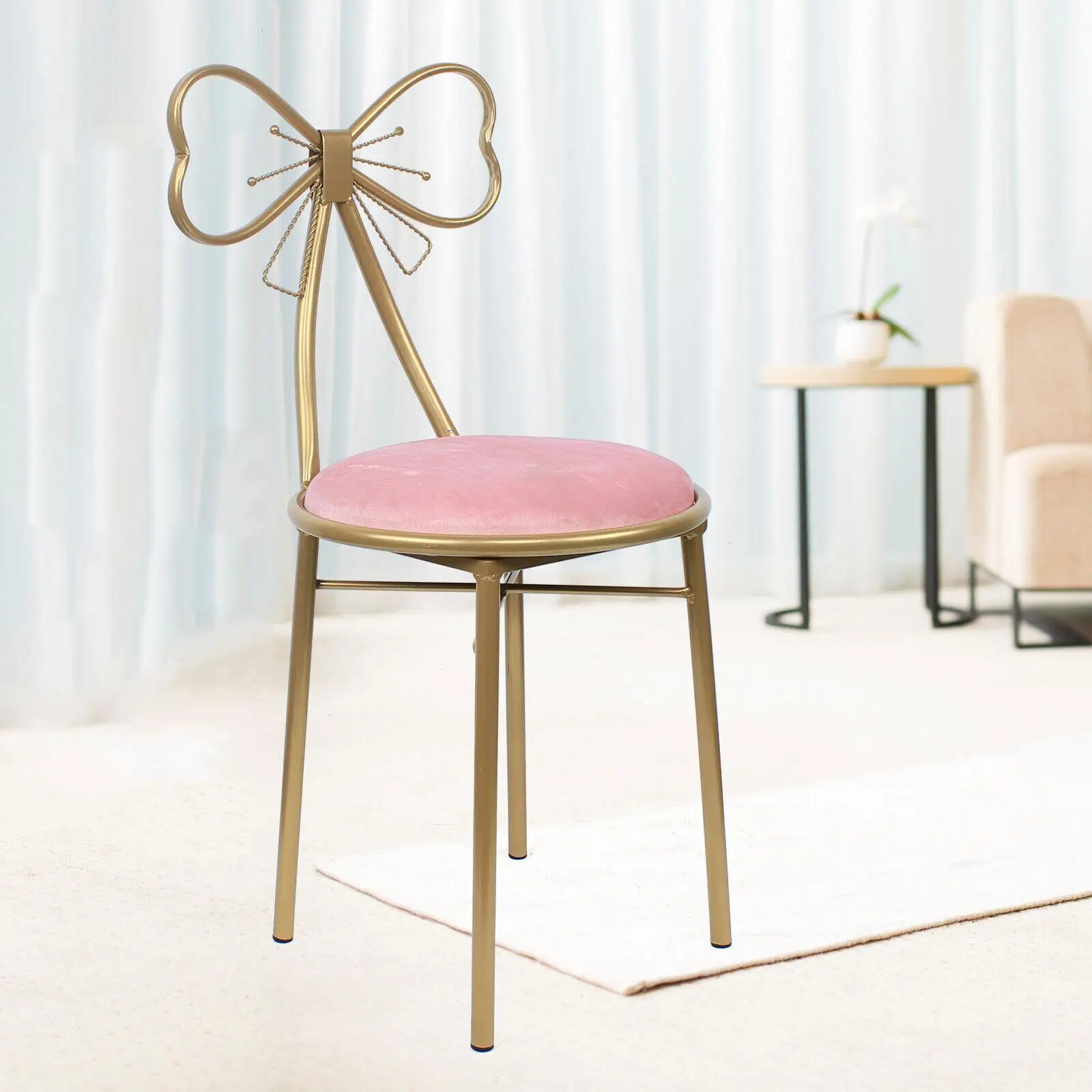 Тоалетка или оттоманка, розово бархатное стол за спални, розово лесно луксозно легло в стил 